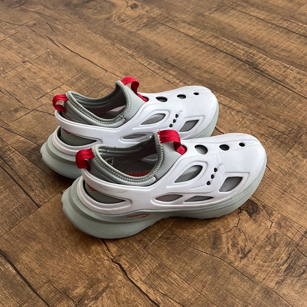 Tombogo Shoes Unisex size 8 US
